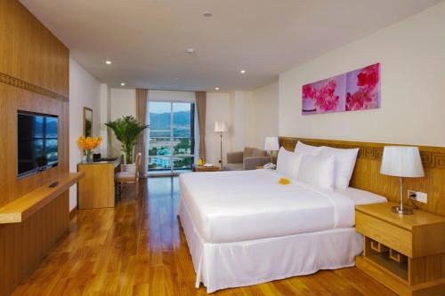 Tran Phu Beach Hotel | Rosaka Nha Trang Hotel