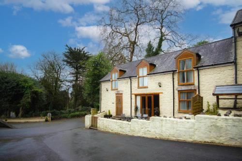 Llanddowror House | Rose Coach House - 3 Bedroom Cottage - Pendine