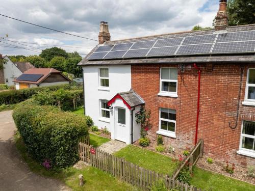 New Forest District House | Rose cottage
