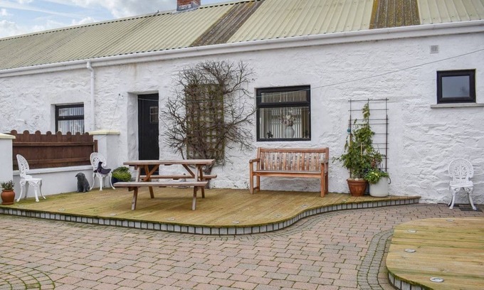 Donaghadee Cottage | Rose Cottage Captivating 1-Bed Cottage in Bangor