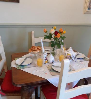 Oakengates House | Rose Cottage