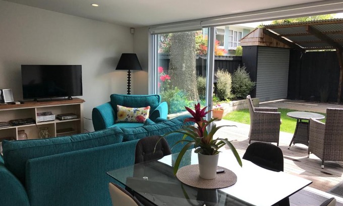 Christchurch City Centre House | Rose Cottage