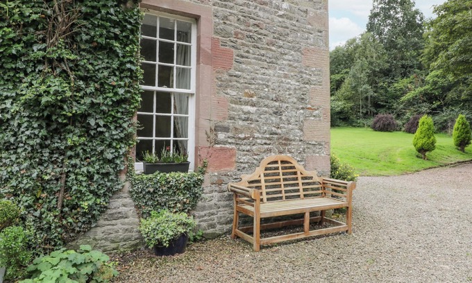 Melrose Cottage | ROSE COTTAGE, pet friendly, character holiday cottage in Lilliesleaf