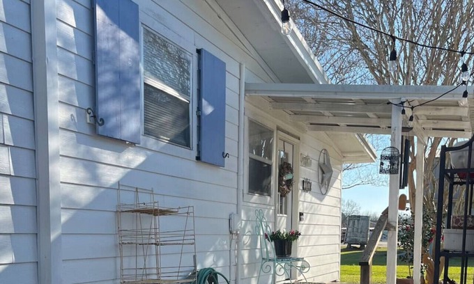 Breaux Bridge Cottage | Rose Haven Breaux Bridge