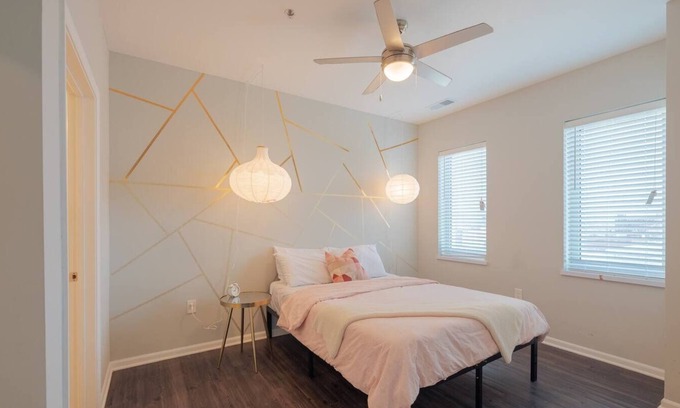 Gladstone Apartment | Rose Haven Retreat 2BR Loft 1.7 Miles to Downtown