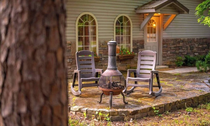Broken Bow Cottage | Rose Lane/Sleeps 4/Hot Tub/Peaceful