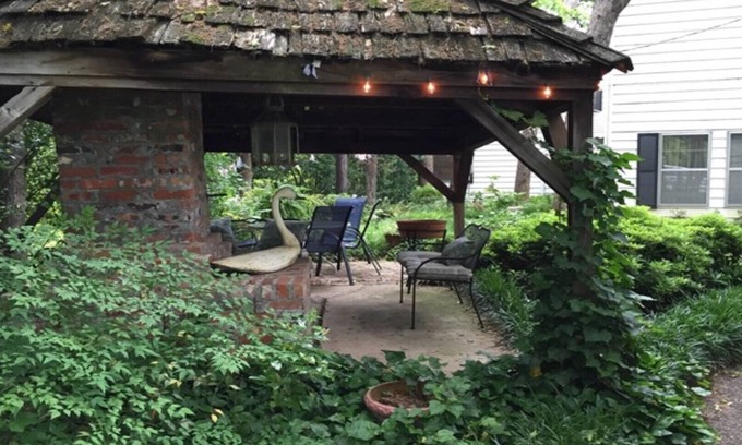 Carter Riverside Bed & Breakfast | Rose of Sharon Room