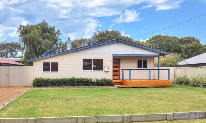 Broadwater House | ROSE ON THE BEACH - relaxing beach hideaway