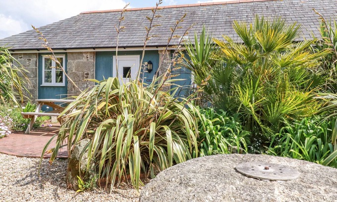 Truro Cottage | ROSE'S STABLE, pet friendly, character holiday cottage in Truro