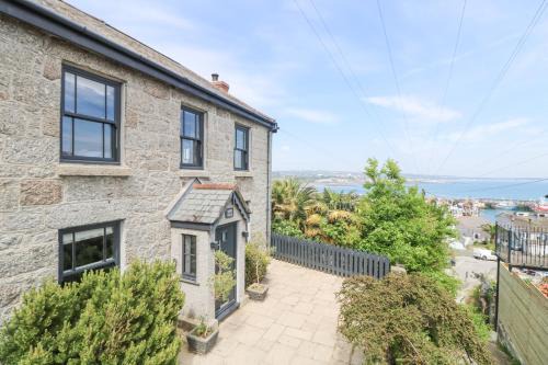 Newlyn House | Rose Villa