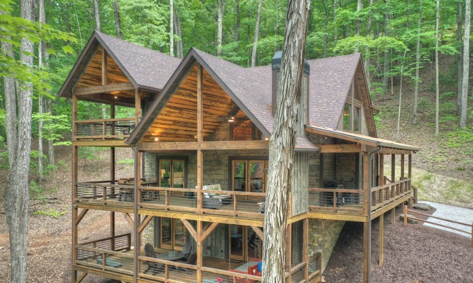 Necowa Cove Cabin | Roseann’s Treehouse - Blue Ridge, GA