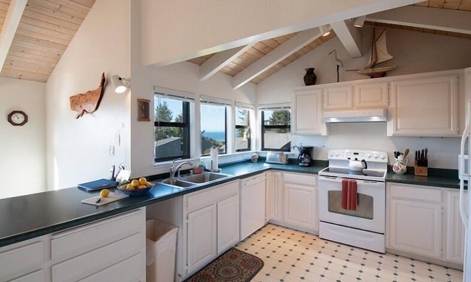 Sea Ranch House | Rosebud 3 Br home by RedAwning