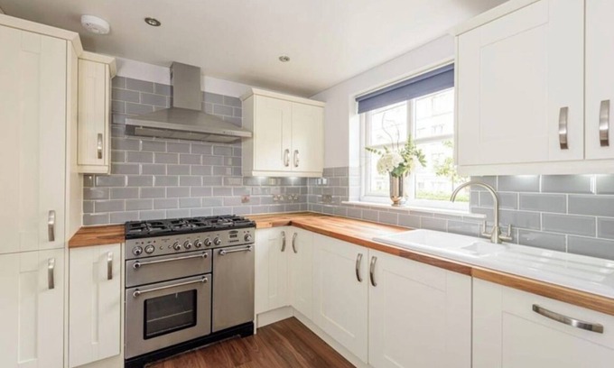 Murrayfield Apartment | Roseburn Edinburgh Beautiful 2 Bedroom Apartment