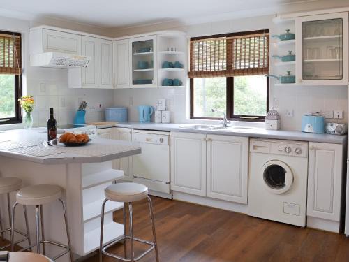 Liskeard House | Rosecraddoc Manor - Lakeview