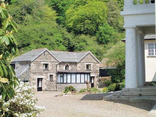 Liskeard House | Rosecraddoc Manor - Stable