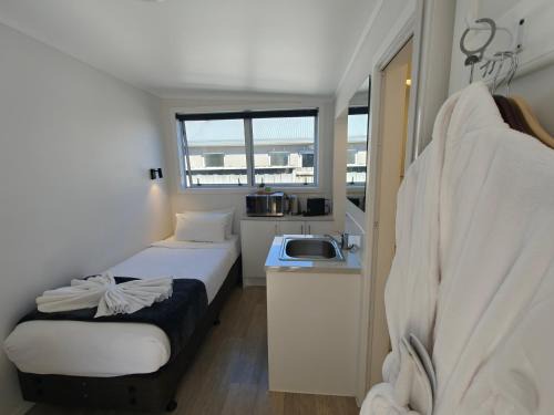 Tauranga Hotel | Roselands Motel