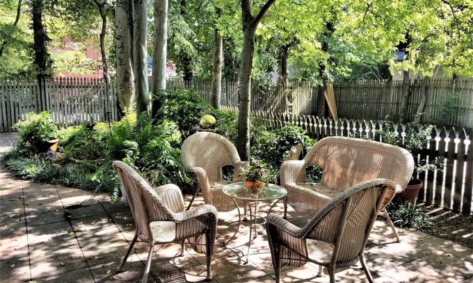 Downtown Little Rock Cottage | Rosemont B&B Cottages