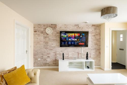 Sheffield Apartment | Rosengelyn Apartment