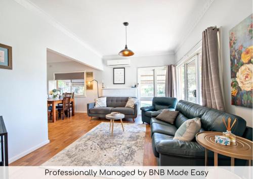 Dubbo House | Rosewood Cottage - Stroll to Central, Cosy Escape