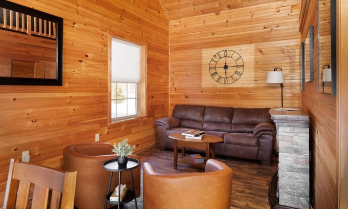 Bethlehem Cabin | Rosewood Villa: 2BR Log Cabin with Kids Loft