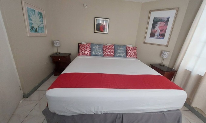 Ocho Rios Hotel | ROSI Ocean Sand Hotel Apt(@ Sandcastles) 1 bdm 3 beds. free beach,pool, parking