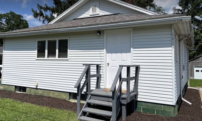 Geneva House | Rosko Ridge Cottage located minutes from GOTL and wineries