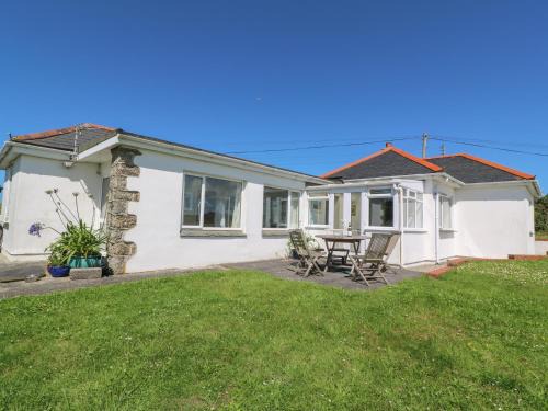 St. Levan House | Rospletha Bungalow