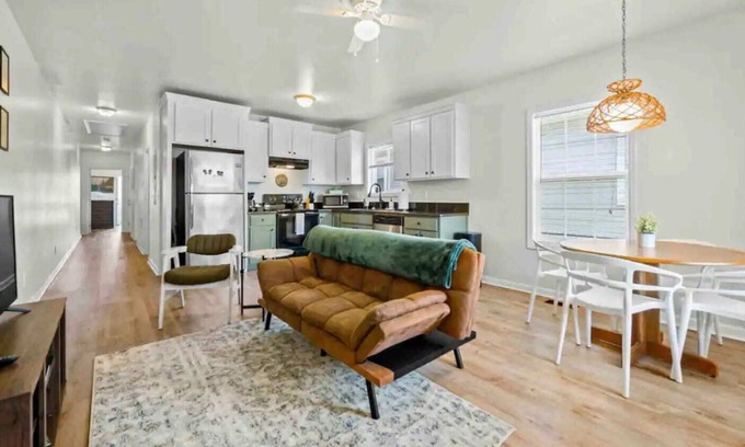 Rossville House | Rossville GA 10m > Chatt - King Bed - Pet Friendly