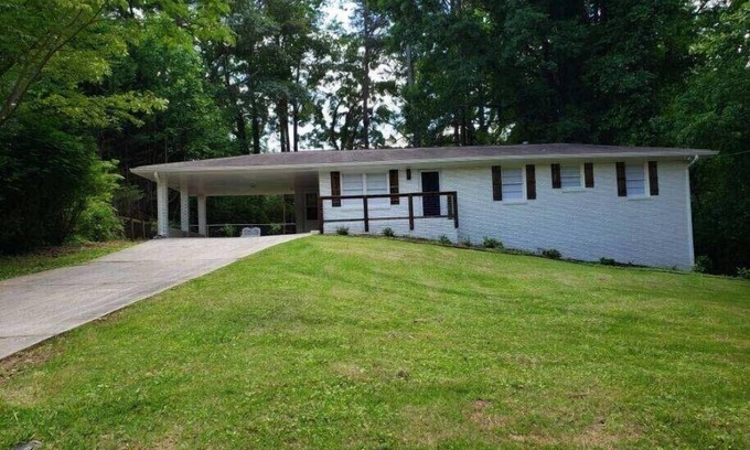 Roswell House | Roswell 4 Bedrooms & 3 Bathrooms - Walk To Canton Street