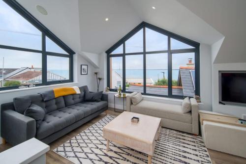 Cowes House | Rotherwood, Gurnard Seafront