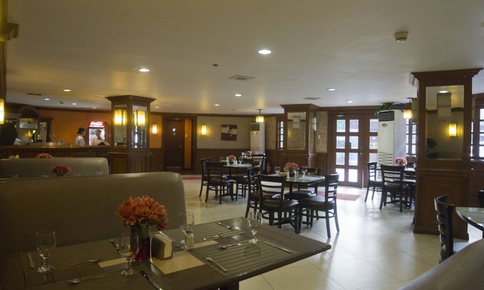 Ermita Night District Hotel | Rothman Hotel