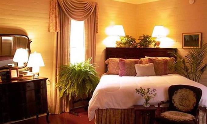 Columbus Bed & Breakfast | Rothschild-Pound House Inn