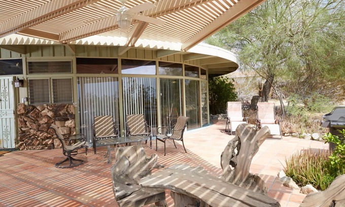 Desert Hot Springs House | Round Glass House 1 Acre/6 blocks to Spa Hotel with hot jacuzzis, sauna & pool