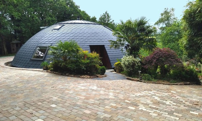 Plougonven House | Round house with nature and sea nearby