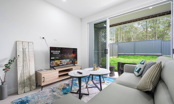 Rouse Hill House | Rousehill 5Br with Pool near Shopping Centre&Train
