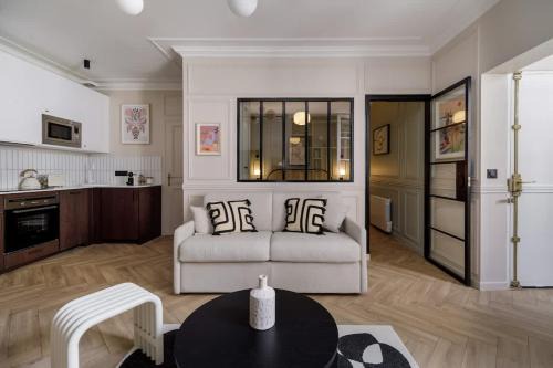 Quartier de l'Ecole-Militaire Apartment | Rousselet - Amazing Parisian Flat in the 7th