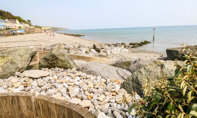 Llanteg Cottage | ROWAN LODGE, family friendly, with a garden in Amroth