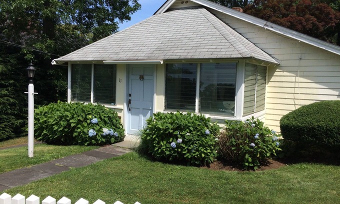 Rowayton Cottage | Rowayton Bungalow-September 499 Night/Oct-May Monthly 6,800 furnished !