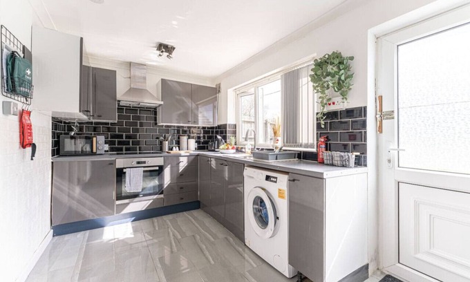 Weston on Trent House | Rowley House - Free Parking, Fast Wifi & Smart TV