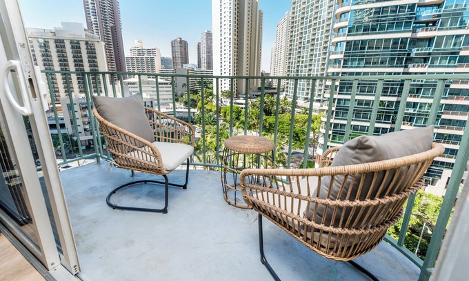 McCully - Moiliili Condo | Royal Aloha by Tropical Escapes Realty