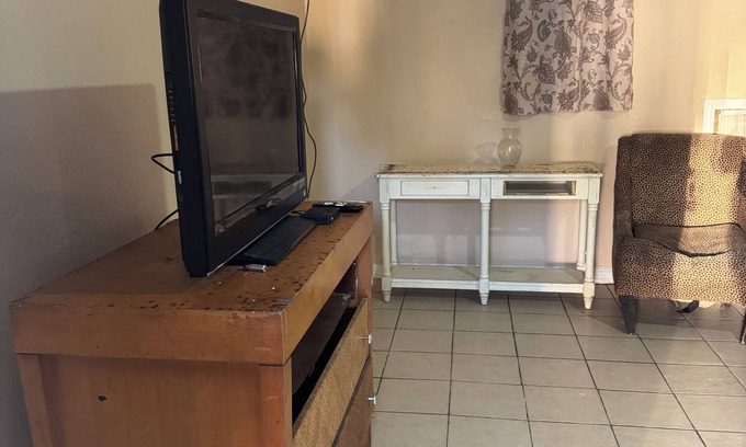 South Pensacola Hotel | Royal Arms Motel