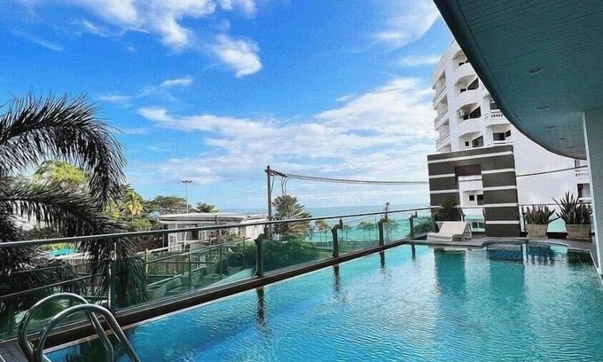 Jomtien Apartment | Royal Beach View Suites