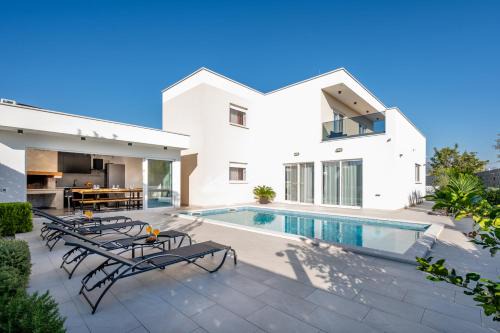 Kastel Novi Villa | Royal blue House