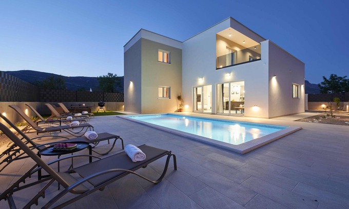 Kastel Novi House | Royal Blue
