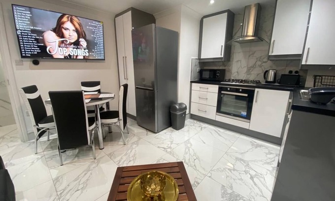 Townfield Apartment | Royal Boutique Oxford Lodge BY London Heathrow