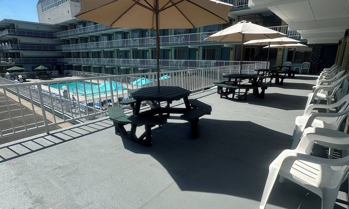 Cape May - Wildwood Hotel | Royal Canadian Motel