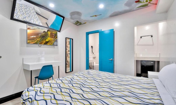 Mid City Hotel | Royal Hawaiian Inn - Mid City, Los Angeles