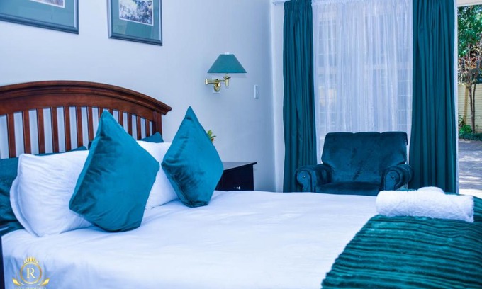 Carletonville House | Royal Highness Lux Guesthouse