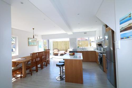 Muizenberg House | Royal House
