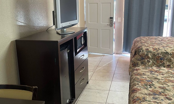 Boys Ranch Hotel | Royal Inn